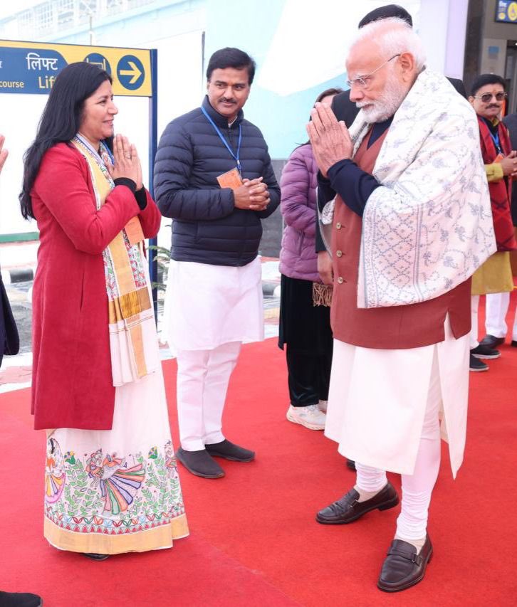 richapandey's tweet photo. हर बहन बेटी को ये अहसास है 
सिर पे हमारे मोदी जी का हाथ है 

Blessed to meet PM @narendramodi जी 😍 https://t.co/3qz1l2ZbMD