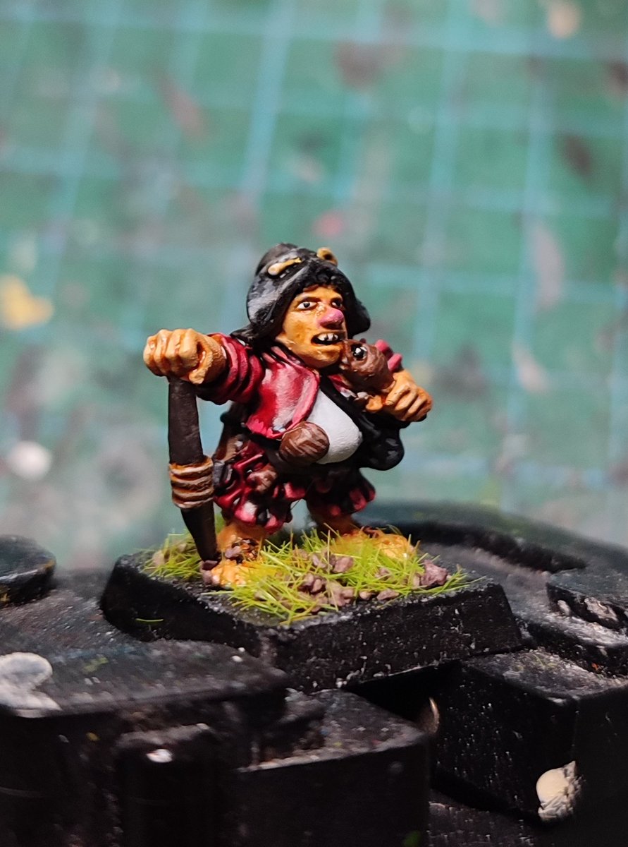 ZeroVDelgado's tweet image. Pues anoche empecé con este simpático #Halfling y al final lo terminé, la verdad es que me ha gustado mucho pintar a este ser tan pequeño 😁
El primero para la #r4troescalada
#warhammer
#fantasy
#theoldworldspanish
@llnemll