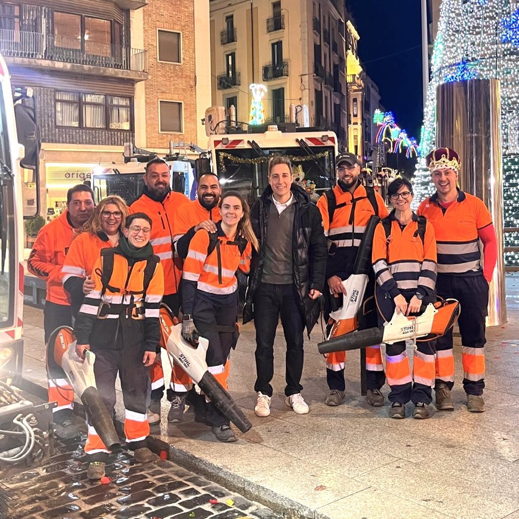 jordimasquef's tweet photo. ✅🧹 Després de la Cavalcada de Reis, perquè els carrers tornin a estar nets i en ordre, fa falta un gran equip de professionals com el que tenim al servei de neteja viària de #Fisersa, juntament amb la brigada municipal i @GU_Figueres.
#Figueres https://t.co/QV7z97aiXe