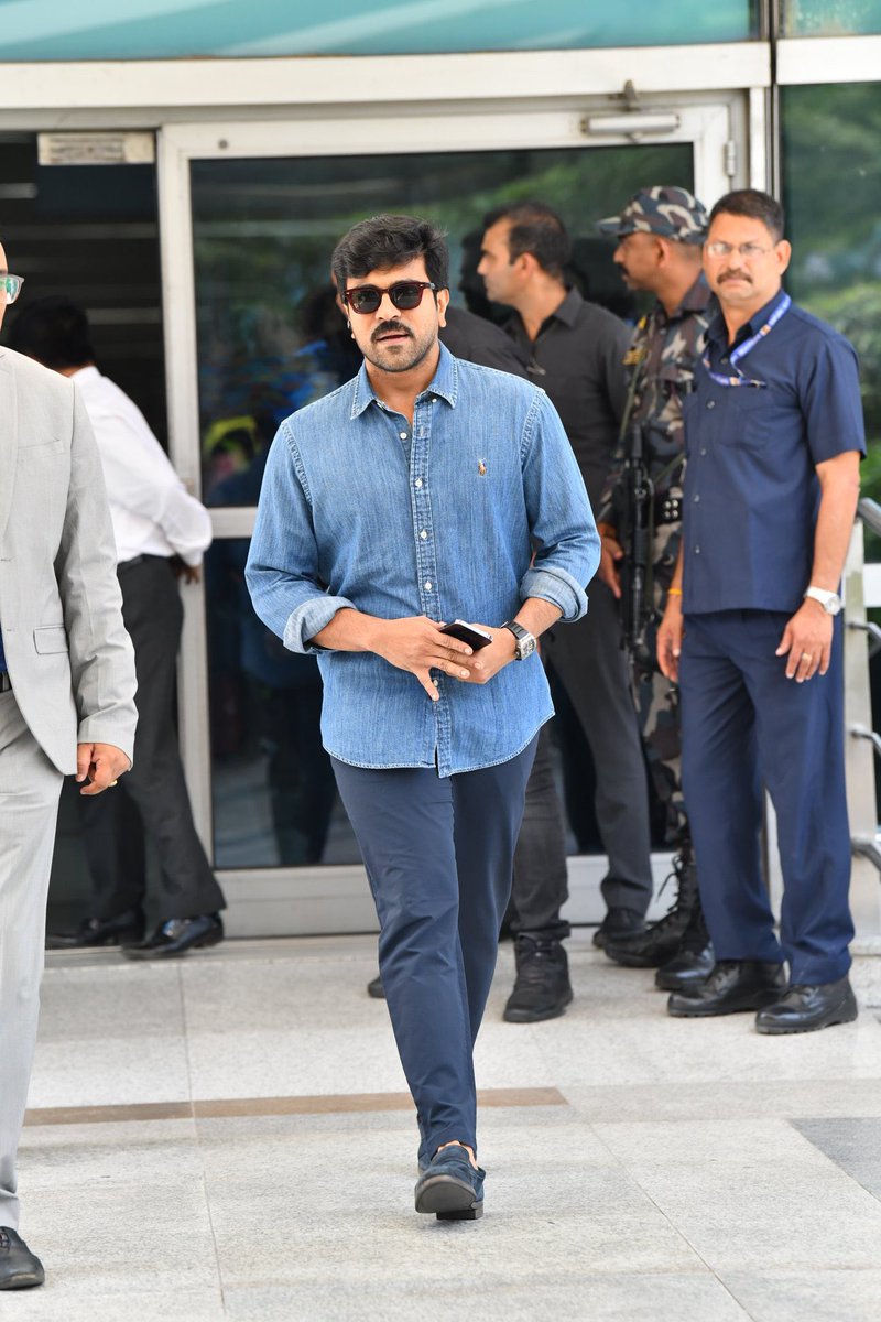 ChayJSP's tweet photo. అభిమానుల మృతిపై ప్రగాఢ సంతాపం వ్యక్తం చేసిన గ్లోబల్ స్టార్ @AlwaysRamCharan గారు 
 గేమ్ చేంజర్ ప్రీ రిలీజ్ ఈవెంట్ రిటర్న్ జర్నీ ఘటనల కుటుంబాలకు 10 లక్షల ఆర్థిక సాయం
#GameChangerEvent
#Ramcharan https://t.co/uzofp6PxPo
