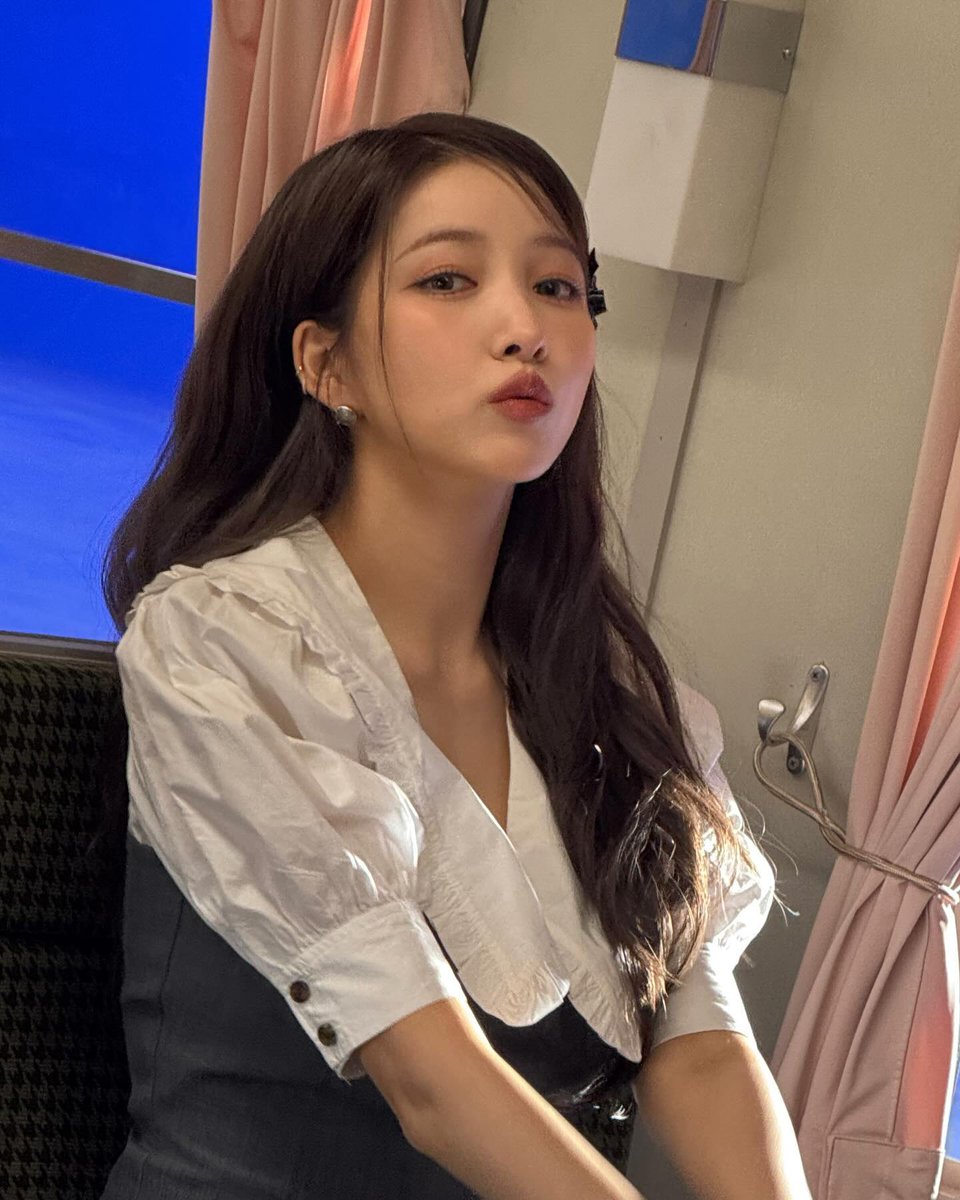 GFS_backup's tweet photo. [PIC] 250106 - Sowon (onedayxne) post

🦊🤍💜💛

#GFRIEND #SOWON #KIMSOWON https://t.co/HuhlEJRrP1