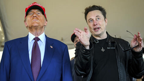 JoopSoesan's tweet photo. Musk bemoeit zich met Europese politiek en maakt regeringen boos.
De rijkste man ter wereld zet zich in tegen het Verenigd Koninkrijk, de EU, Duitsland en andere functionarissen en zorgt voor controverse vanwege zijn mogelijke rol in de regering van Trump en het aangaan van banden met extreemrechtse leiders https://t.co/BfGksW7kCZ
