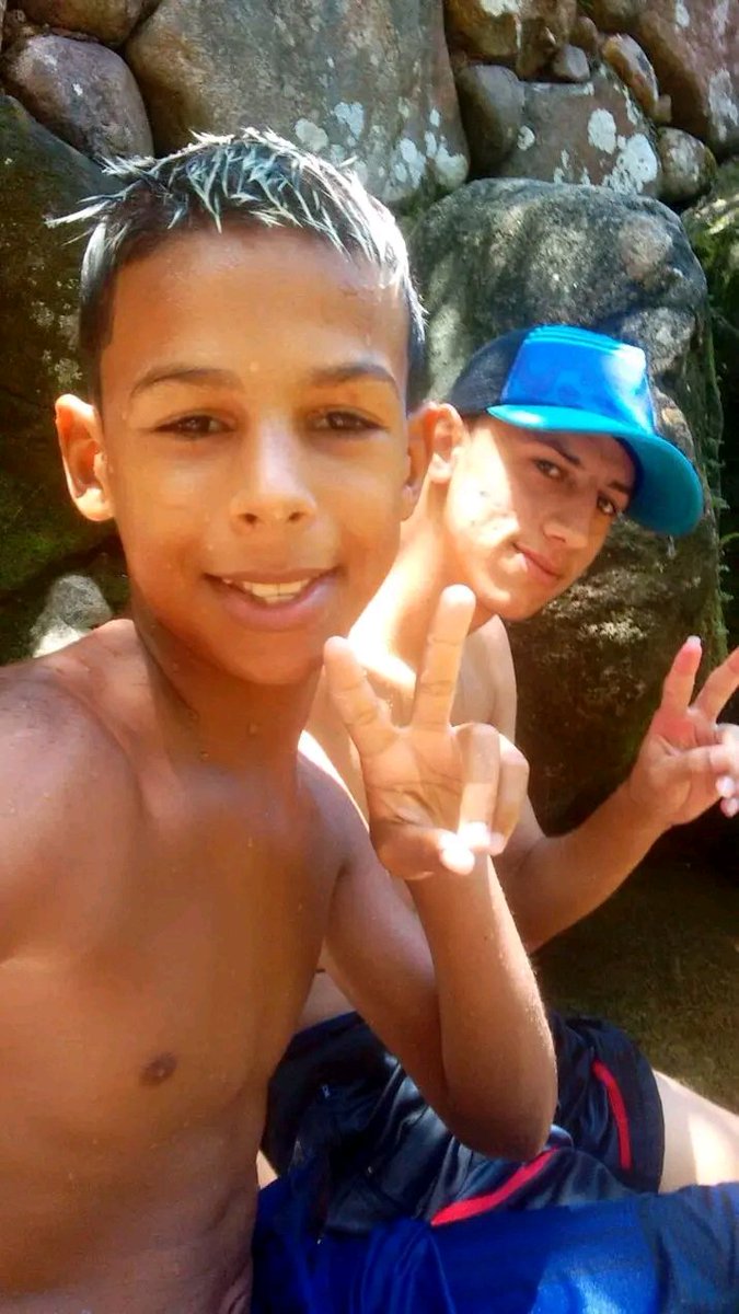 7 meses que não te tenho do meu lado e isso é torturante ,o tempo passa mais as lembranças que tenho de você é de tudo que passamos juntos guardarei pra sempre , mesmo sabendo que é impossível ainda imploro pra te ter de volta poder falar ctg irmão tô morrendo de saudades 💔😞🖤