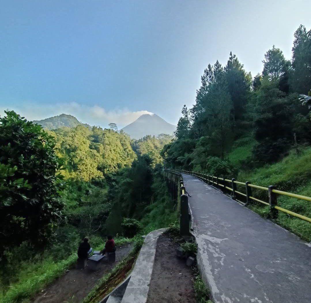 itsufika's tweet image. Pergi ke alam saat berantakan juga termasuk upaya dalam bertahan hidup kan?
MINIMAL SEKALI SEUMUR HIDUP KAMU HARUS COBA KE TEMPAT-TEMPAT INI SAAT KE JOGJA >>