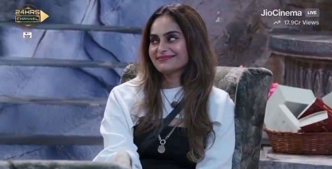 hardik_2k_'s tweet photo. Bigg boss live feed

#ShrutikaArjun 🫶🩷

#BiggBoss18 #ArjunRaaj https://t.co/iV6KgC3M7F