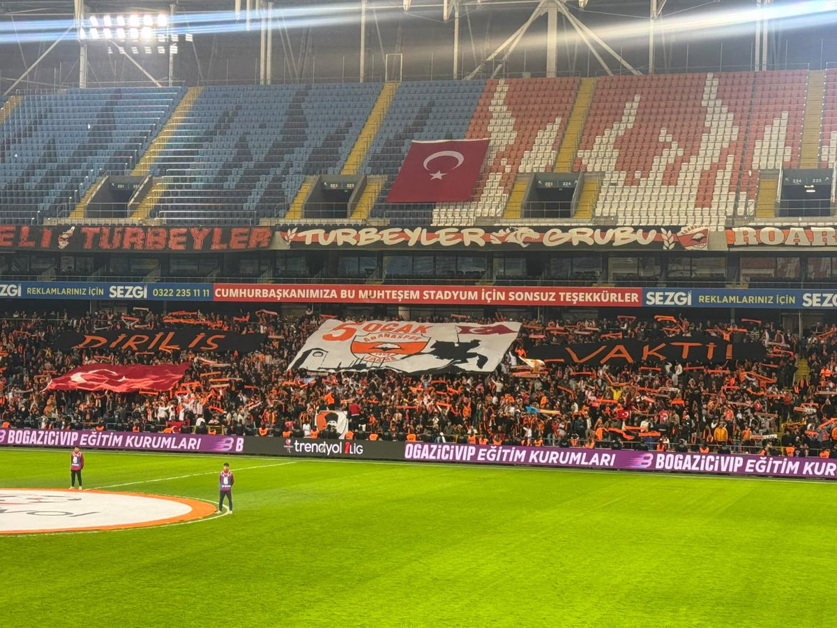 Üniversiteli Turbeyler (@uniturbey) on Twitter photo Binbir emek, çile ve zorluk ile hazırlamış olduğumuz kareografimizin staddaki görüntüsü bizler için fazlasıyla paha biçilmezdi. Büyük Adanaspor Camiası'na daha yeni başladığımızı belirtir, Adanaspor’u kalplerine yakın tutmalarını temenni ederiz. Binbir emek, çile ve zorluk ile hazırlamış olduğumuz kareografimizin staddaki görüntüsü bizler için fazlasıyla paha biçilmezdi. Büyük Adanaspor Camiası'na daha yeni başladığımızı belirtir, Adanaspor’u kalplerine yakın tutmalarını temenni ederiz.