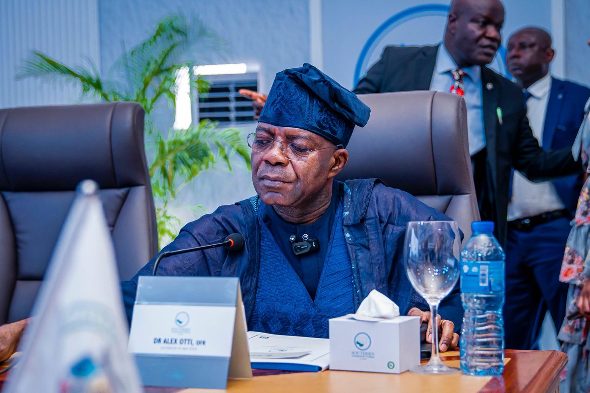 Eaglepostng's tweet image. A large part of Lokpa, an important community along the Enugu- Port Harcourt Expressway in Umunneochi LGA was ungovernable before Dr Alex C. Otti became Governor...

A trailer driver from Kamakazi could arrive Lokpa at 3 pm and park in the middle of the expressway...

He will set…