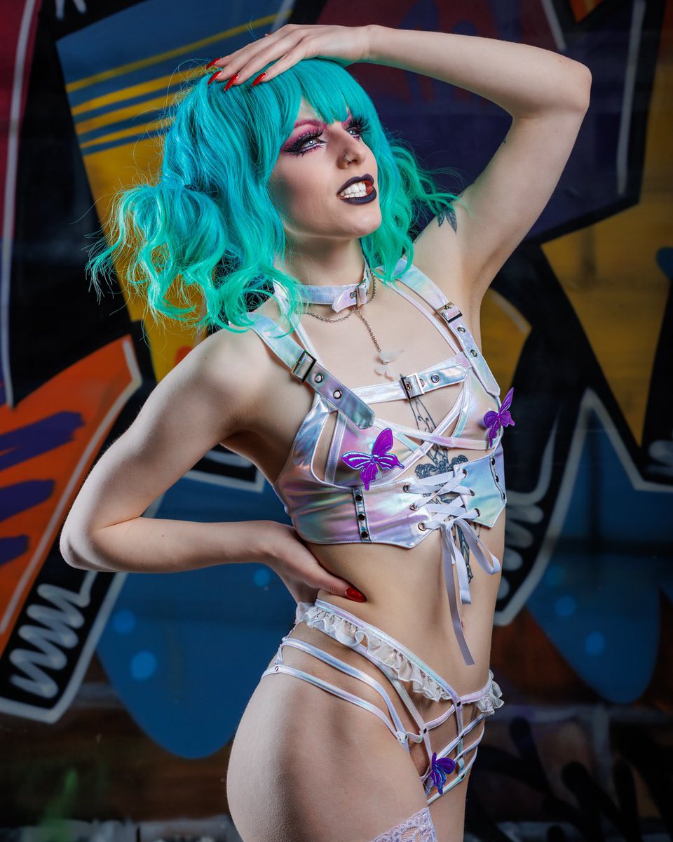 MattheGrinch's tweet photo. Model: Fonicofficial https://t.co/J3MgNDWXdq
Studio: Neon Dreams Studio https://t.co/5UIOI8ZuMA
📸: @matthegrinch 

#canonr6 
#modelphotography 
#amatuerphotographer 
#studioshoot 
#kentphotographer 
#ukmodel 
#lingerie 
#colourfull 
#tattoos 
#purple https://t.co/VMrTDLDJzL