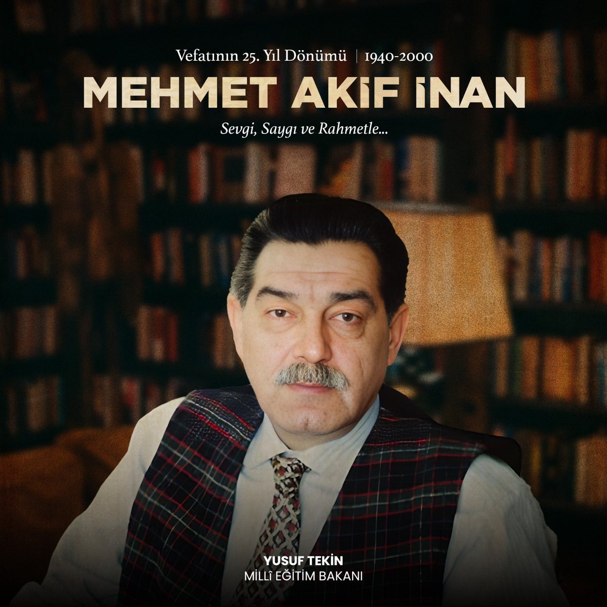Yusuf__Tekin's tweet photo. ❝Yiğitler yol alsa destana doğru
Şehitler gözümde aynen bayraktır 
Gel kurut bu çağın kargaşasını 
Seninle beklenen şimdi şafaktır❞

Yazar, mütefekkir, öğretmen ve şair Mehmet Akif İnan'ı, ebediyete irtihalinin 25'inci yıl dönümünde saygı ve rahmetle anıyorum.

Ruhu şad, mekânı cennet olsun.