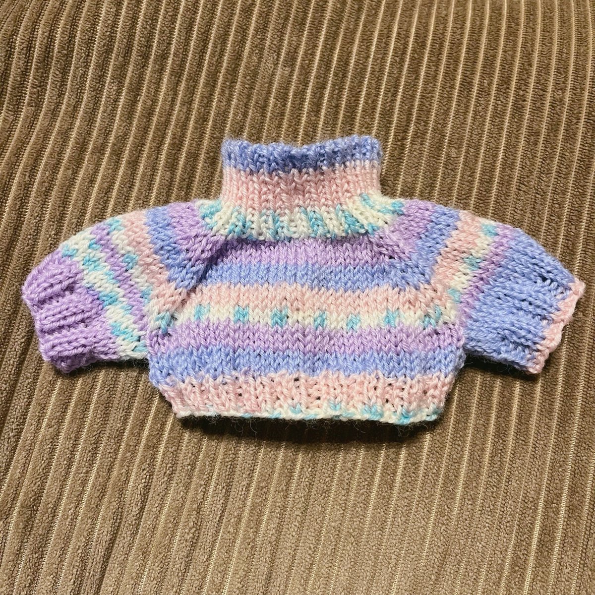 細い糸で編めたよ〜⸜(*ˊᗜˋ*)⸝ 刺繍できない時間にちまちまと🧶 編み