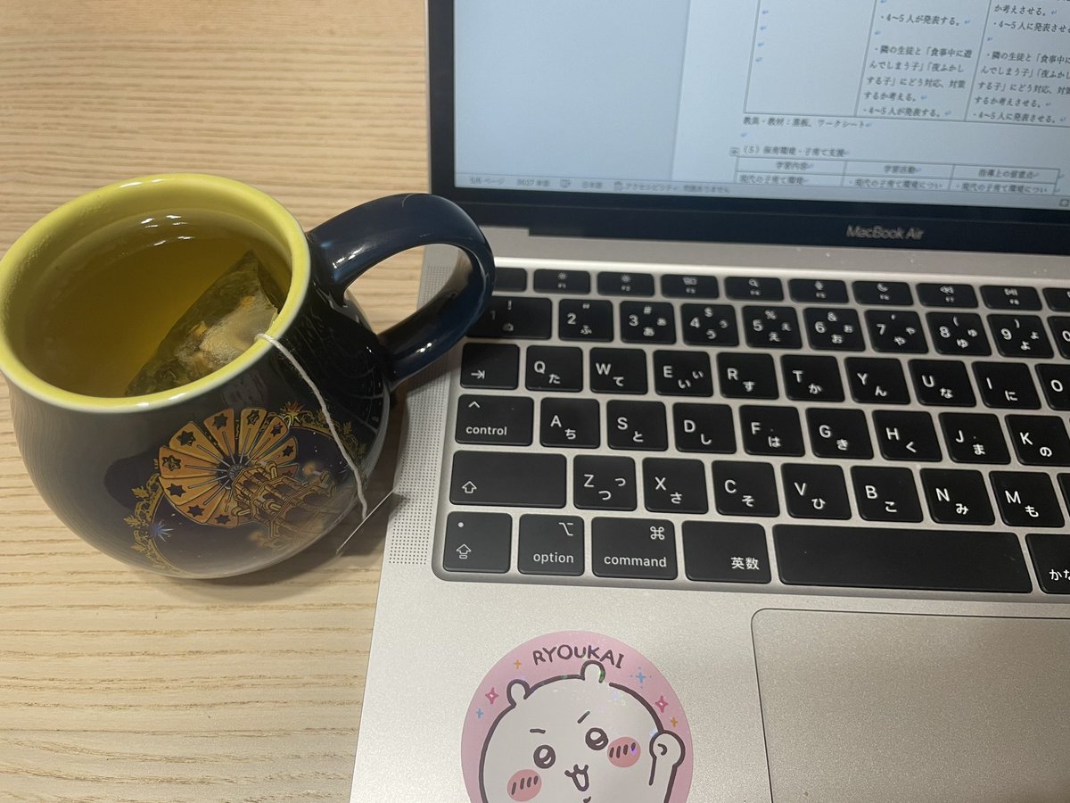 ___iam_me_u's tweet photo. 冬休み最終日🌛🩵
明日朝9時までの課題を何とか終わらせた、7コマ分の授業計画を立てて気持ちはもう家庭科の先生😺 https://t.co/dhlbL2JiGT