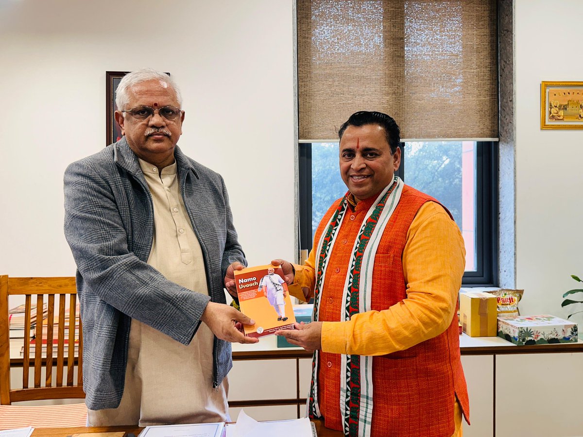 Sunil Deodhar (@sunil_deodhar) on Twitter photo рднрд╛рд░рддреАрдп рдЬрдирддрд╛ рдкрд╛рд░реНрдЯреА рдХреЗ рд░рд╛рд╖реНрдЯреНрд░реАрдп рдорд╣рд╛рдордВрддреНрд░реА (рд╕рдВрдЧрдарди) <a href="/blsanthosh/">B L Santhosh</a> рдЬреА рд╕реЗ рджрд┐рд▓реНрд▓реА рдореЗрдВ рднреЗрдВрдЯ рд╣реБрдИред
рдореЗрд░реЗ рджреНрд╡рд╛рд░рд╛ рдЗрдВрдЧреНрд▓рд┐рд╢ рдореЗрдВ рдЕрдиреБрд╡рд╛рджрд┐рдд рдФрд░ рд╣рд╛рд▓ рдореЗрдВ рдкреНрд░рдХрд╛рд╢рд┐рдд рдкреБрд╕реНрддрдХ тАШNamo UvaachтАЩ рдХреА рдкреНрд░рддрд┐ рднреЗрдВрдЯ рдХреАред
рдЗрд╕ рджреМрд░рд╛рди рдЙрдирд╕реЗ рд╡рд┐рд╡рд┐рдз рд╡рд┐рд╖рдпреЛрдВ рдкрд░ рдорд╛рд░реНрдЧрджрд░реНрд╢рди рдкреНрд░рд╛рдкреНрдд рдХрд┐рдпрд╛ред рднрд╛рд░рддреАрдп рдЬрдирддрд╛ рдкрд╛рд░реНрдЯреА рдХреЗ рд░рд╛рд╖реНрдЯреНрд░реАрдп рдорд╣рд╛рдордВрддреНрд░реА (рд╕рдВрдЧрдарди) <a href="/blsanthosh/">B L Santhosh</a> рдЬреА рд╕реЗ рджрд┐рд▓реНрд▓реА рдореЗрдВ рднреЗрдВрдЯ рд╣реБрдИред
рдореЗрд░реЗ рджреНрд╡рд╛рд░рд╛ рдЗрдВрдЧреНрд▓рд┐рд╢ рдореЗрдВ рдЕрдиреБрд╡рд╛рджрд┐рдд рдФрд░ рд╣рд╛рд▓ рдореЗрдВ рдкреНрд░рдХрд╛рд╢рд┐рдд рдкреБрд╕реНрддрдХ тАШNamo UvaachтАЩ рдХреА рдкреНрд░рддрд┐ рднреЗрдВрдЯ рдХреАред
рдЗрд╕ рджреМрд░рд╛рди рдЙрдирд╕реЗ рд╡рд┐рд╡рд┐рдз рд╡рд┐рд╖рдпреЛрдВ рдкрд░ рдорд╛рд░реНрдЧрджрд░реНрд╢рди рдкреНрд░рд╛рдкреНрдд рдХрд┐рдпрд╛ред