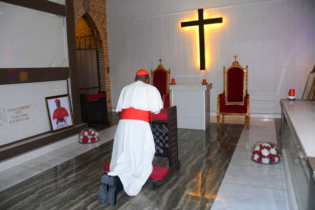 Cardinal Fridolin Ambongo Besungu (@tatacardinal) on Twitter photo #Hommage au #Cardinal #Frédéric #ETSOU/06.01.2025 
Puisse la lumière de l’éternité briller à jamais sur le visage de Son Eminence Frédéric Cardinal ETSOU. #Hommage au #Cardinal #Frédéric #ETSOU/06.01.2025 
Puisse la lumière de l’éternité briller à jamais sur le visage de Son Eminence Frédéric Cardinal ETSOU.