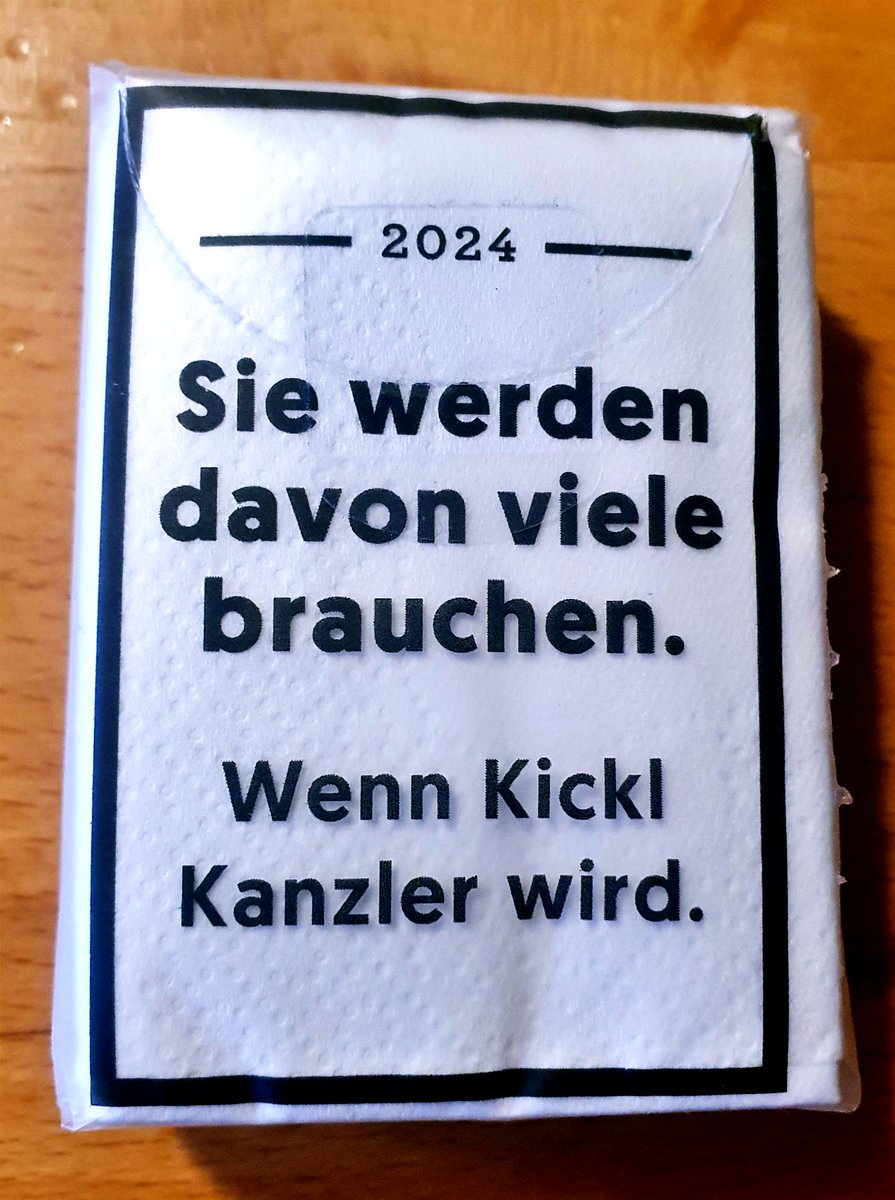 comun_oe's tweet photo. Kein Scherz: Hier sieht man ein echtes Werbegeschenk der ÖVP aus dem letzten Nationalratswahlkampf. Verantwortlich: Christian Stocker als Generalsekretär. Der Wahlkampf war auf die Verhinderung von Kickl an der Macht ausgerichtet. Es ging nicht um die FPÖ per se, es ging um die Führungsperson.

Kickl wurde von der gesamten Spitze der ÖVP in Bund & Ländern als „extremistischer Demokratiegefährder“ etc. bezeichnet. Niemals werde man mit ihm eine Koalition bilden, das wäre ausgeschlossen. Gezeichnet: Wöginger, Karner, Plakolm, Tanner, Mikl-Leitner, Stelzer, Mattle usw usf.

Ist das Wort eines Menschen in der Politik überhaupt nichts mehr wert? Sind die Versprechungen einer Partei vor der Wahl generell nicht ernstzunehmen? Und welche Auswirkungen hat das auf die Demokratie? Wir müssen darüber reden, unabhängig davon, was jetzt am Ende rauskommt. Wenn wir überhaupt kein Vertrauen mehr haben können, dann verschiebt sich was – und das ist für niemanden von uns gut.