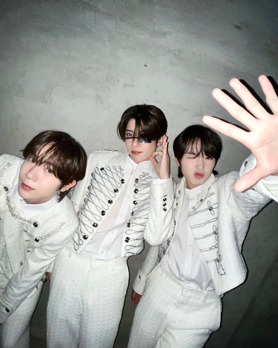 nctwishofficial's tweet photo. 𝙒𝙞𝙨𝙝 𝙞𝙩 𝙪𝙥 ☆*｡

#SION #RYO #SAKUYA
#시온 #료 #사쿠야 
#シオン #リョウ #サクヤ 
#NCTWISH https://t.co/nDiDY0nWlp