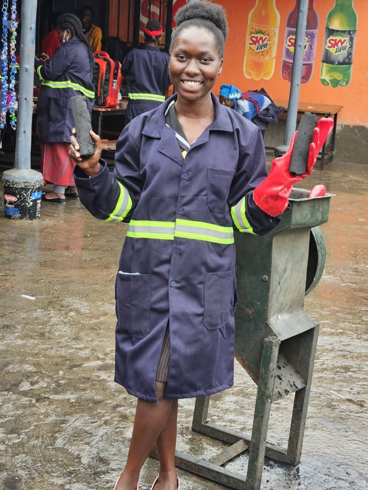 MbabaziFridah's tweet photo. Household air pollution is one of the world's greatest public health threats and it is particularly harmful for children and women.
But the good news is that cleaner cooking technology is plentiful, relatively inexpensive, and already helping to save lives #CleanEnergy https://t.co/QmyTFqEb5z
