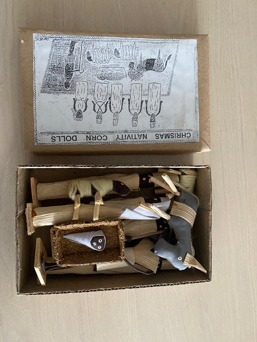 ¡Feliz día de Reyes! Recuerdo cómo este día, hace mil años, abrí mi Quimicefa nuevo y procedí a hacer estallar todos los tubos de ensayo que traía dejándolos demasiado tiempo sobre la lámpara de alcohol.  Mañana, normalidad. ¡Viva!