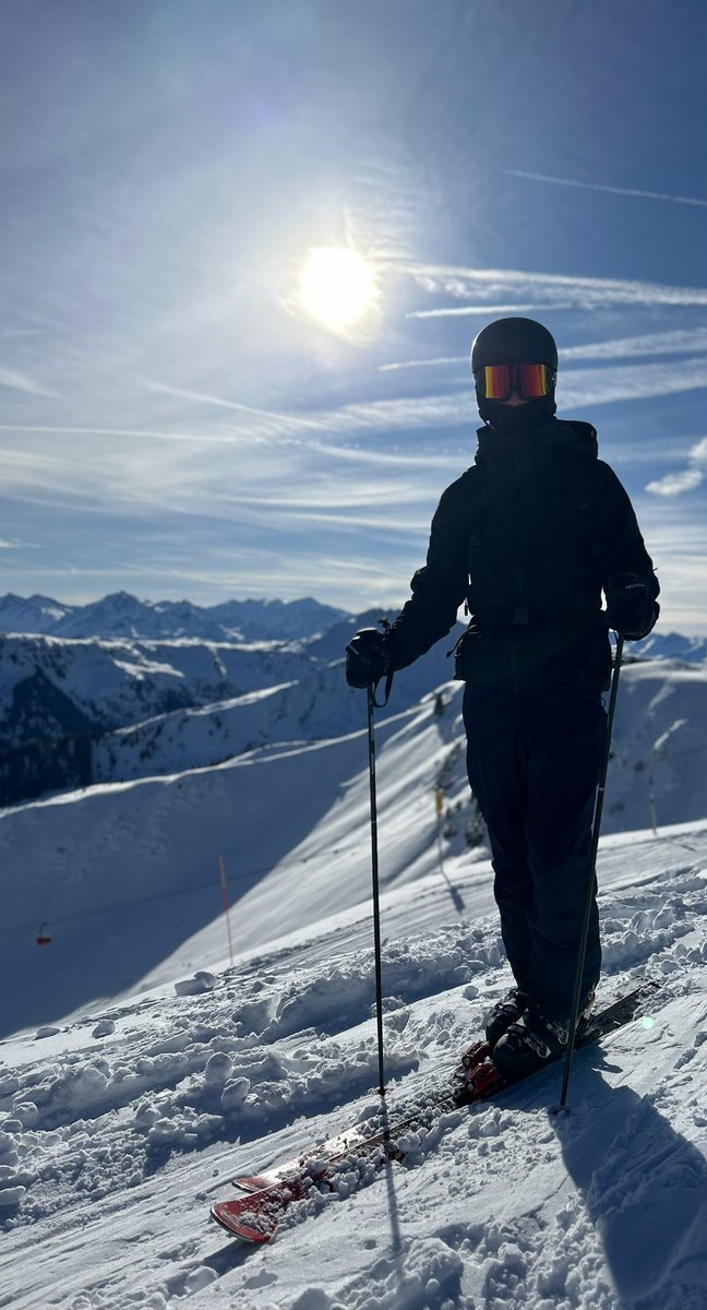 Kitzbühelissä nauttimassa auringonpaisteesta ja pitkistä rinteistä.