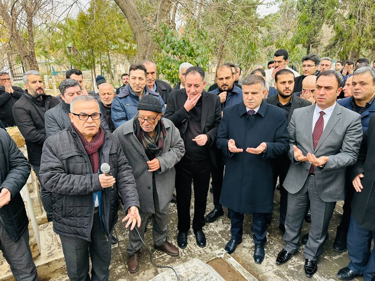 Memur-Sen ve Eğitim-Bir-Sen Genel Başkanımız Merhum M.Akif İnan'ı Vefatının 25.yıl dönümünde mezarı başında dualarla andık. Rabbimden rahmet diliyorum. <a href="/HBTONBUL/">HACI BAYRAM TONBUL 🇹🇷</a>