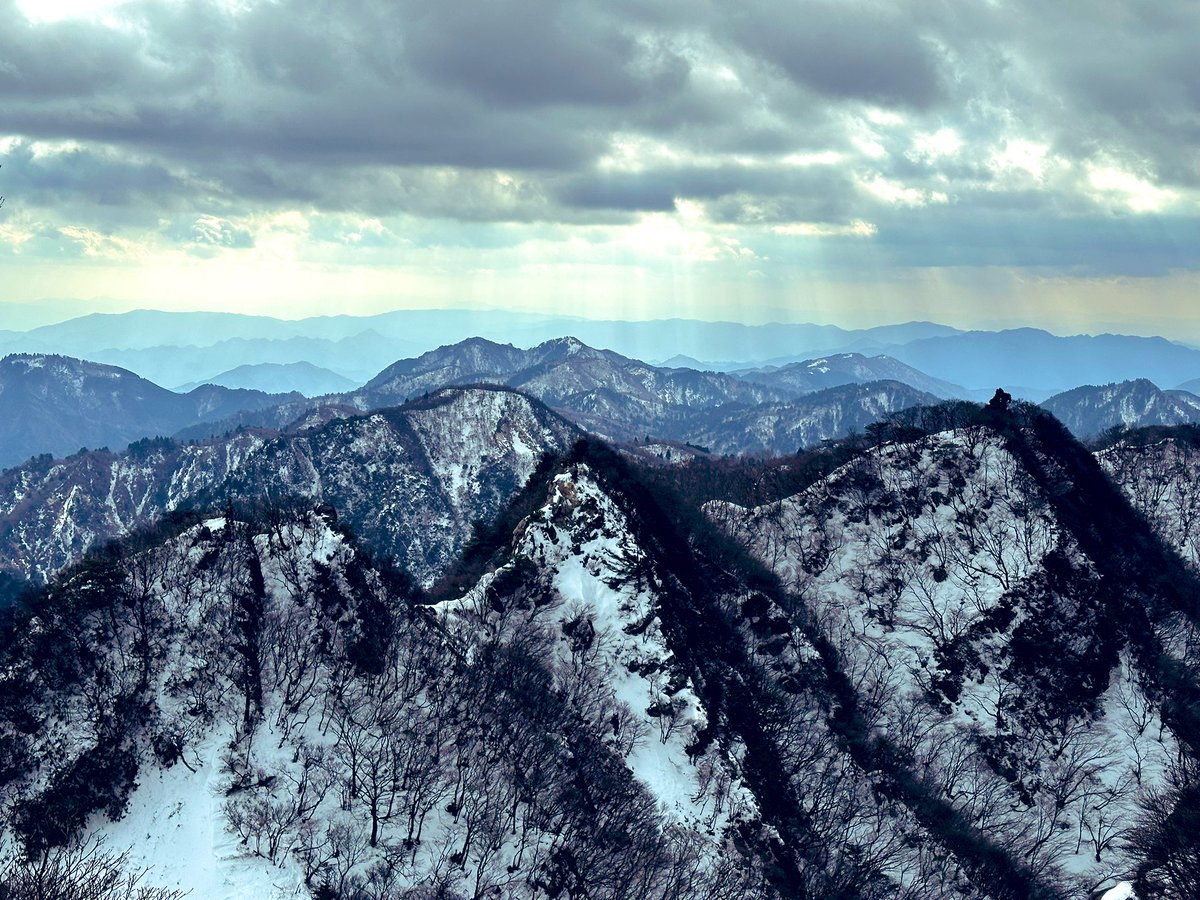皆さん明けましておめでとうございます！(ちょっと遅れちゃった)
正月休み終わりましたが鈴鹿の雪山で楽しく過ごせました♪
今年は今までの人生で1番の山場になる挑戦になりそうですが楽しく安全に頑張りたいと思います！💪