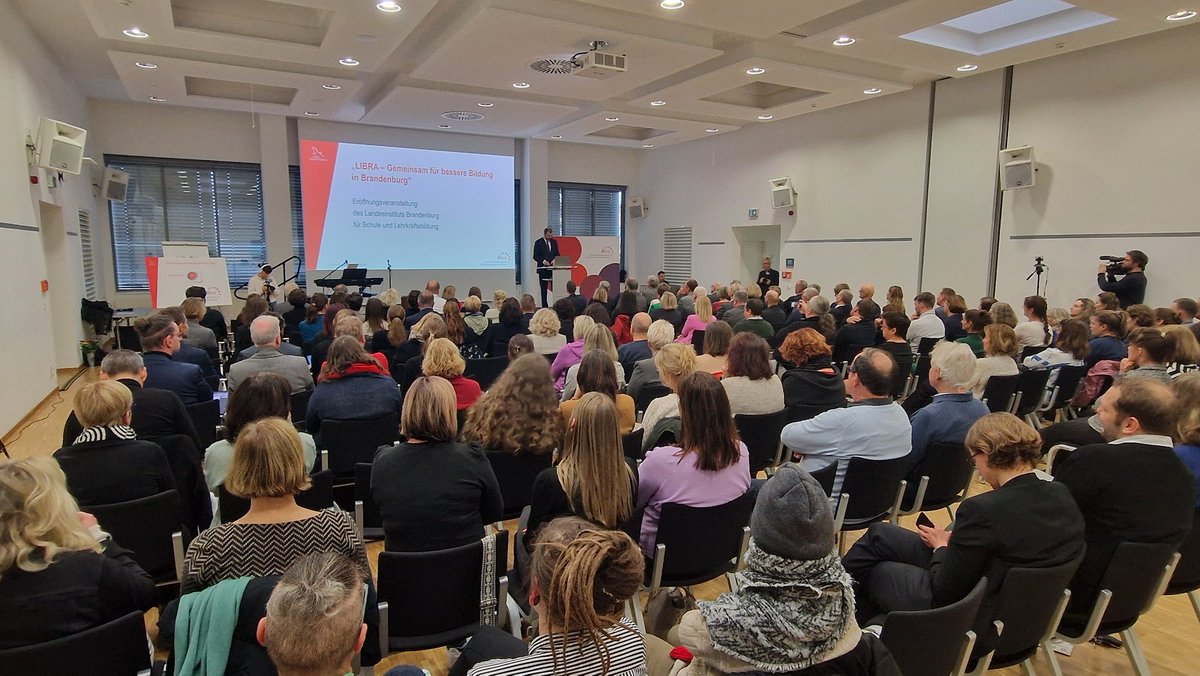 #Startschuss: Heute eröffnen wir das LIBRA - Landesinstitut #Brandenburg für Schule und Lehrkräftebildung. Bildungsminister Steffen Freiberg und LIBRA-Direktor Mathias Iffert begrüßen rund 200 Gäste in #Ludwigsfelde und digital zugeschaltet. #twlz #Schule #bildung