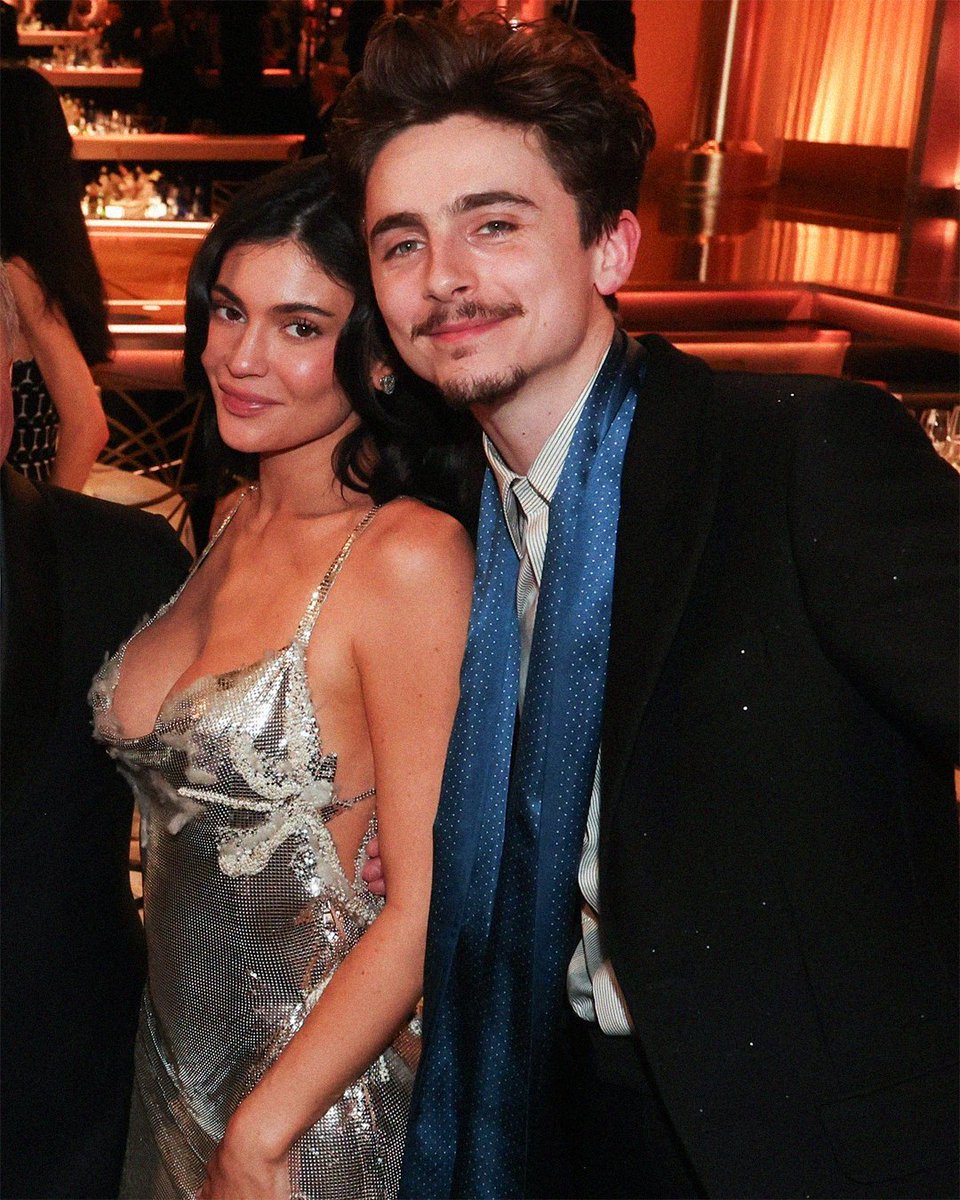 viewsfrance's tweet image. Timothée Chalamet et Kylie Jenner aux Golden Globes 2025 📸