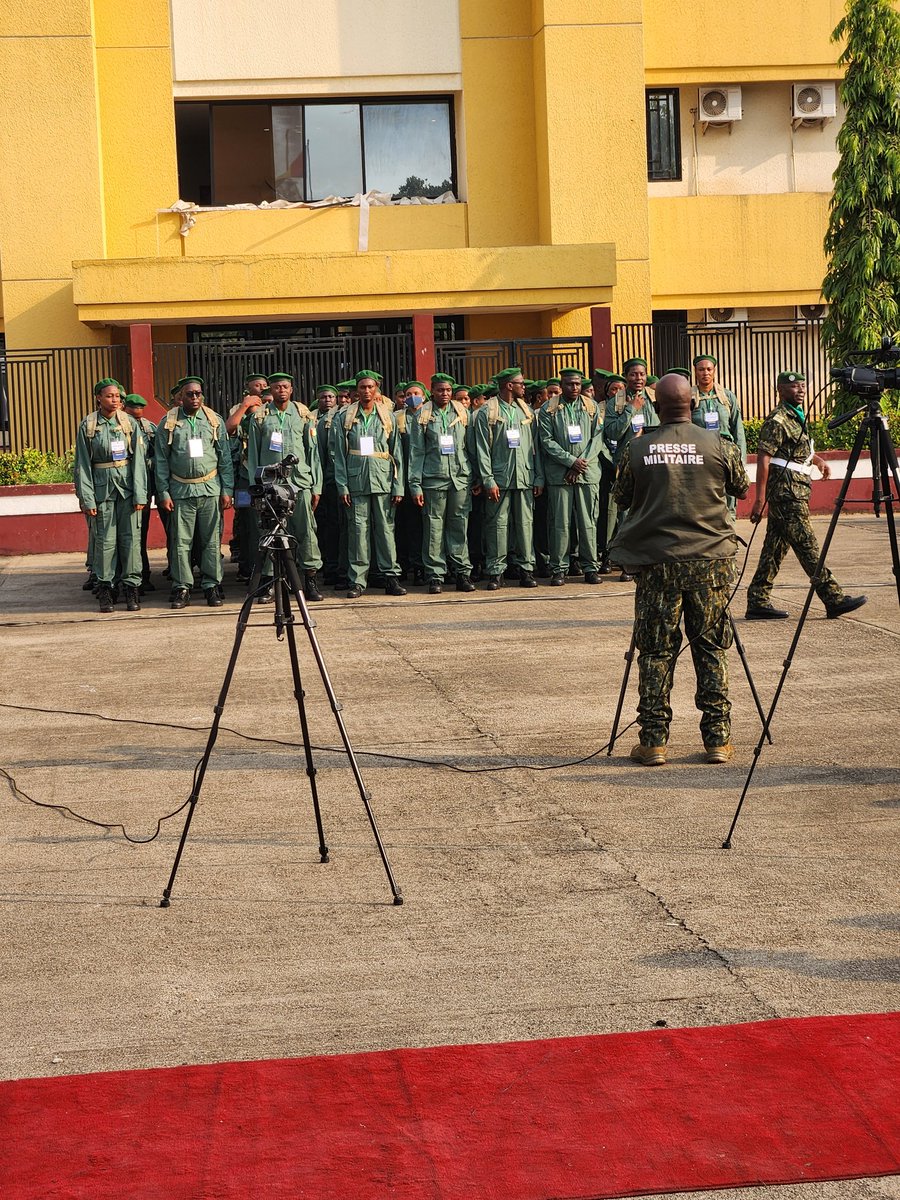 H2Bangoura's tweet image. Cérémonie de départ de la première cohorte de nouveaux fonctionnaires dans les garnisons pour l'induction