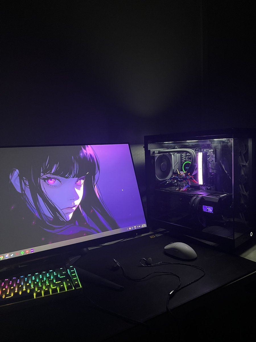 Rearranged my desk 🤙 pc is now on the table, hopefully it won’t get as dusty now