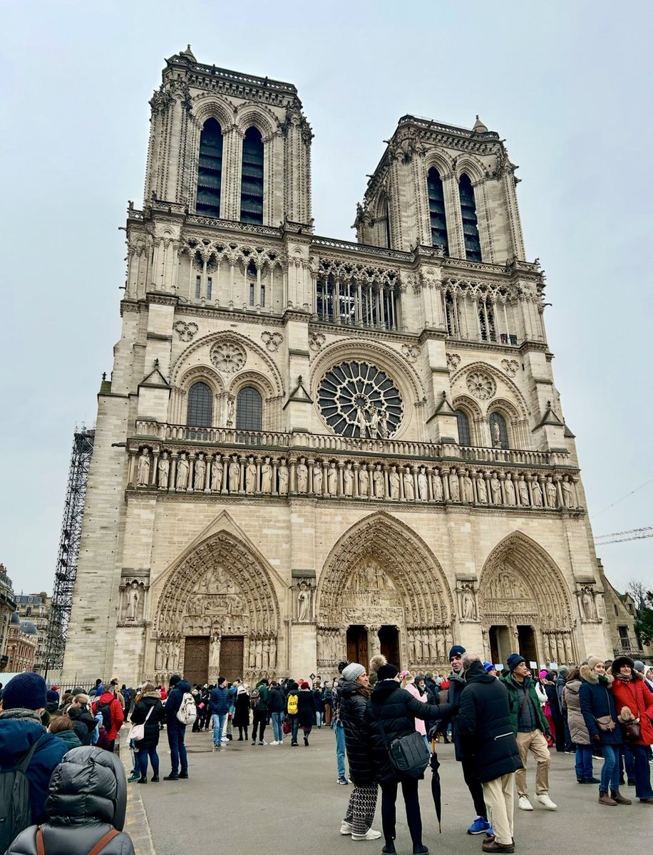 clthomas1958's tweet photo. Paris: emoção na Catedral de Notre Dame restaurada após o incêndio de 2019. Confira como foi o nosso passeio no início de 2025 no https://t.co/cG8KO90ohF https://t.co/jQR2XNFJ0L