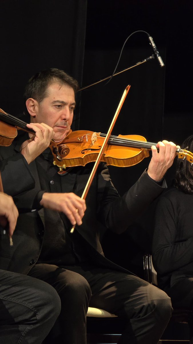 Vigilia dell'Epifania in musica, con il bellissimo concerto dell'Ensamble d'archi al Teatro Karol. Poi in strada lungo via Gesù, nel Centro Antico, alla riscoperta di un pezzo della nostra identità, della nostra Castellammare di Stabia
#5Gennaio #6gennaio2025 

#GrandeStabia