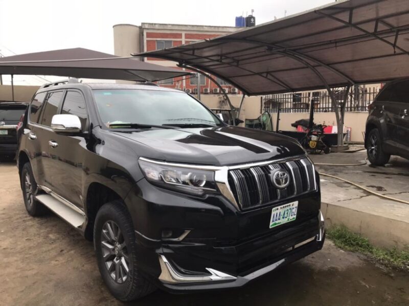 Demmy__'s tweet photo. Hi, my name is Demilade Olaniyi 😊
I'm a realtor &amp; I offer good hospitality services like: 

1/. Shortlet Airbnb Rentals 
2/. Land &amp; House purchase 
3/. Car/Yatch Rental &amp; Hire services
 My Dms are open for busines. Kindly retweet, my clients are on your TL 🤲🏾🙏🏾 https://t.co/pnHzqpMKHn