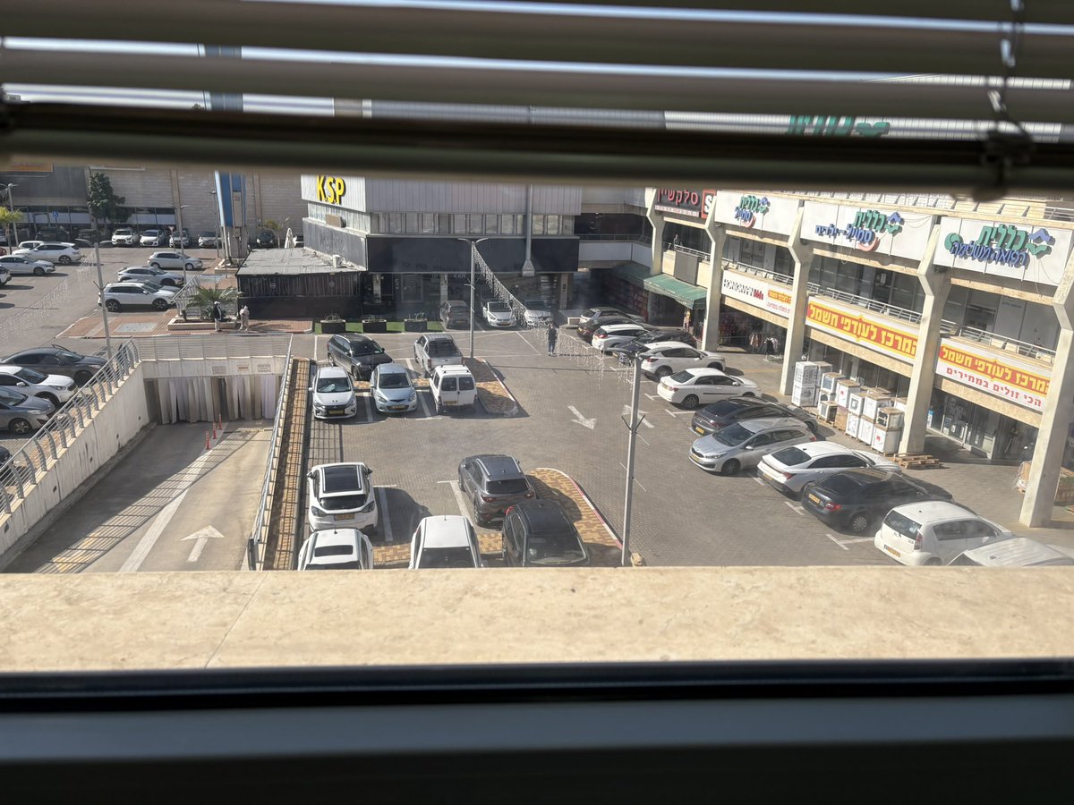 •מרפאת מאוחדת ישפרו סנטר קרית גת•

יתרונות: נראה נקי, יש נייר, יש נייר לניגוב ידיים, כל הברזים עובדים, זה שירותים מעורבים, יש מהחלון נוף פסטורלי של החניון
חסרונות: יש ריח של פיפי

7/10