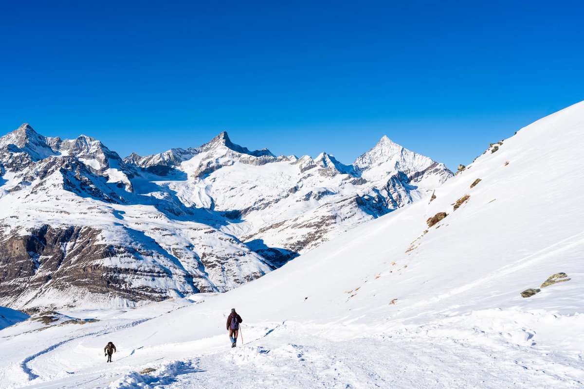 WhateverTravels's tweet photo. Zermatt, Switzerland. It's the session to go Skiing. Where are you going?  #Travel #Zermatt
#SkiZermatt #MatterhornMagic #SwissAlps #SkiSwitzerland #SnowAdventure #AlpineGetaway
#SkiLife #WinterWanderlust #LuxurySkiing #SkiSeason2025 #MountainEscape #SkiEurope
#SnowLovers #AprèsSki