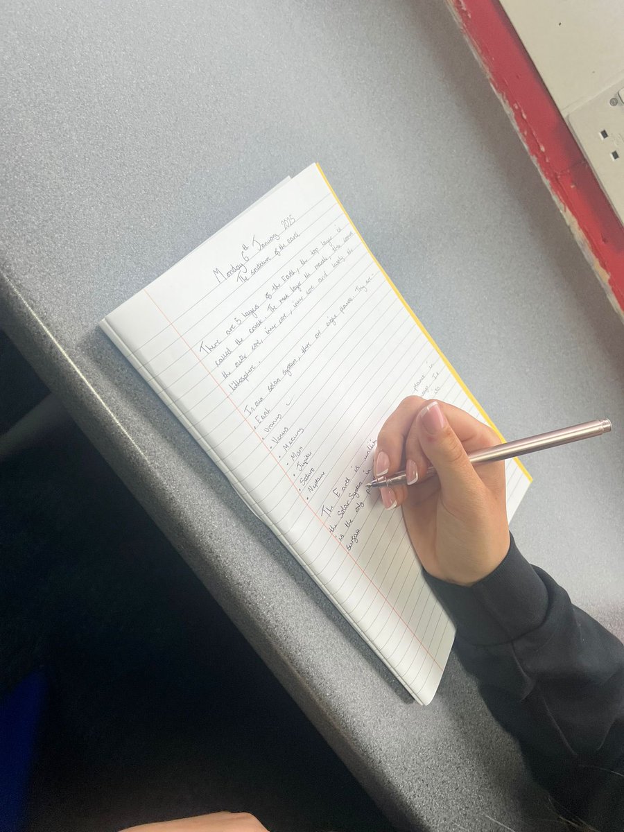 reintegreat's tweet image. 🌍🔬This morning, our KS3 group explored the structure of the Earth during Science 🌋🪨—from the crust to the core, they were fully immersed in their learning! 💡👏

#KS3 #ScienceExploration #EarthStructure #FutureScientists