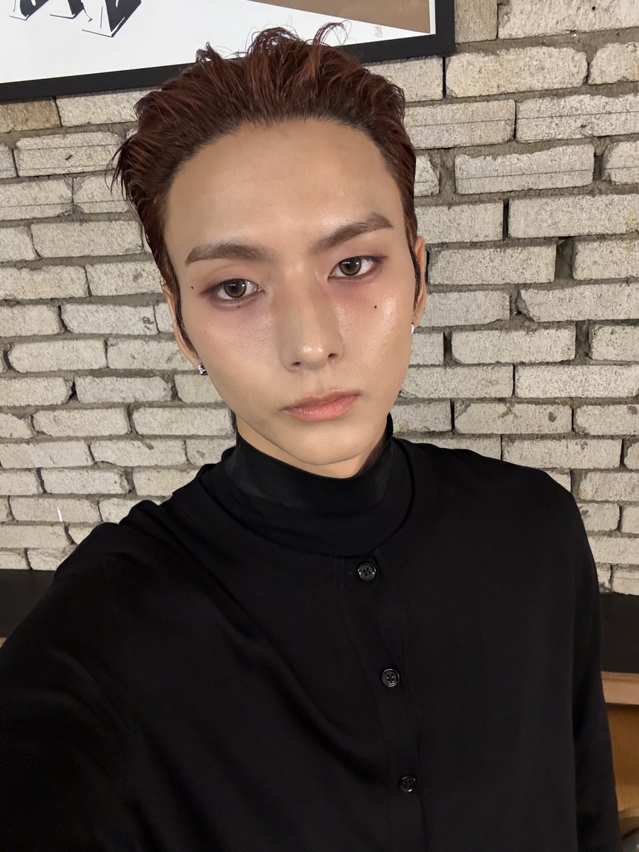 A Little Bit Late 와이 매거진🖤❤️

#Ode #오드
#오드득 #오드를 #얻었다
#오사내사