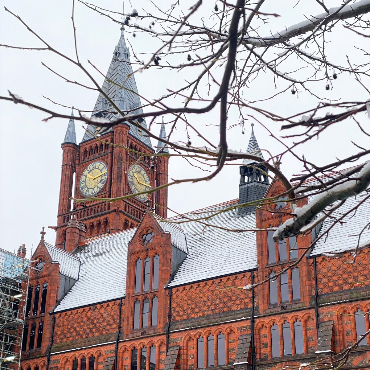 LivUni's tweet image. Welcome back everyone, we hope you had a refreshing winter break! Here&apos;s a glimpse of the snowy scenes on campus from this weekend ☃️

As we kick off the next three weeks of exams and assessments, we want to wish everyone the best of luck - stay focused and keep going, you&apos;ve got…