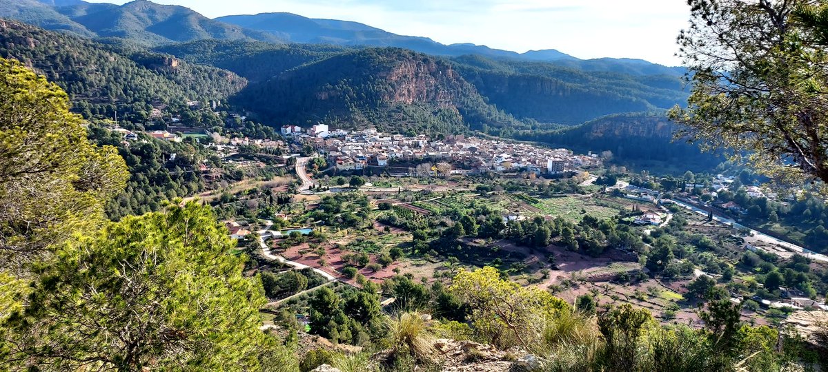 Ahir, torní a pujar al Puntal dels Llops. #senderisme #olocau #campdeturia Els ibers triaven bé on viure ;-)