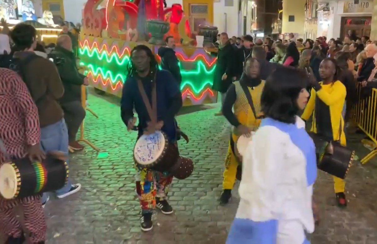 PodemosTdjimeno's tweet image. ‼️ Esperemos que sea el último año que en #Torredonjimeno se haga #BlackFace ‼️
Máxime cuando hoy hombres negros para para hacerlo. Ya lo vimos en la cabalgata, en el cortejo del rey #Baltasar