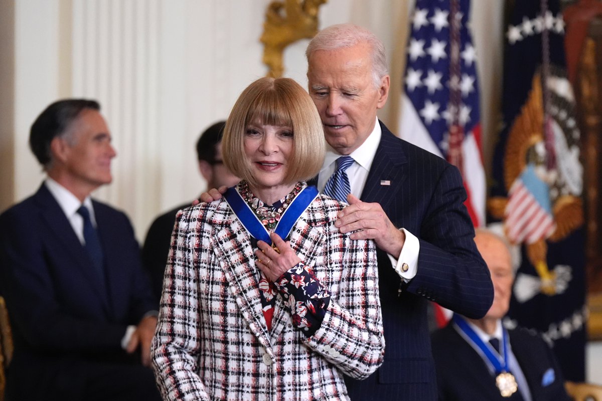 A very special congratulations to #RealAnnaWintour for being awarded the Presidential Medal of Freedom 🏅. Thank you for your advocacy for AIDS research and your pioneering spirit!
