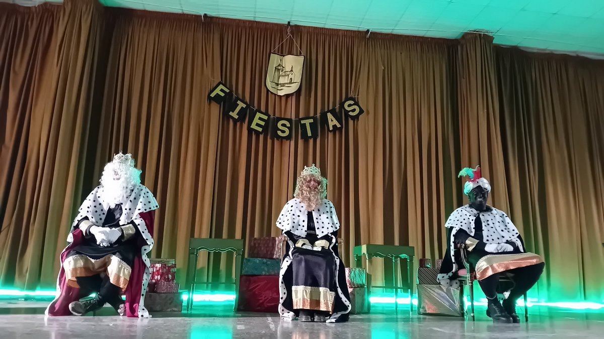 🤴🤴🏻🤴🏿 Melchor, Gaspar y Baltasar no faltaron ayer a su cita anual con los niños y niñas de #LaIglesuelaDelCid, trayendo consigo 🎁🎁 regalos e 🤩 ilusión al pueblo