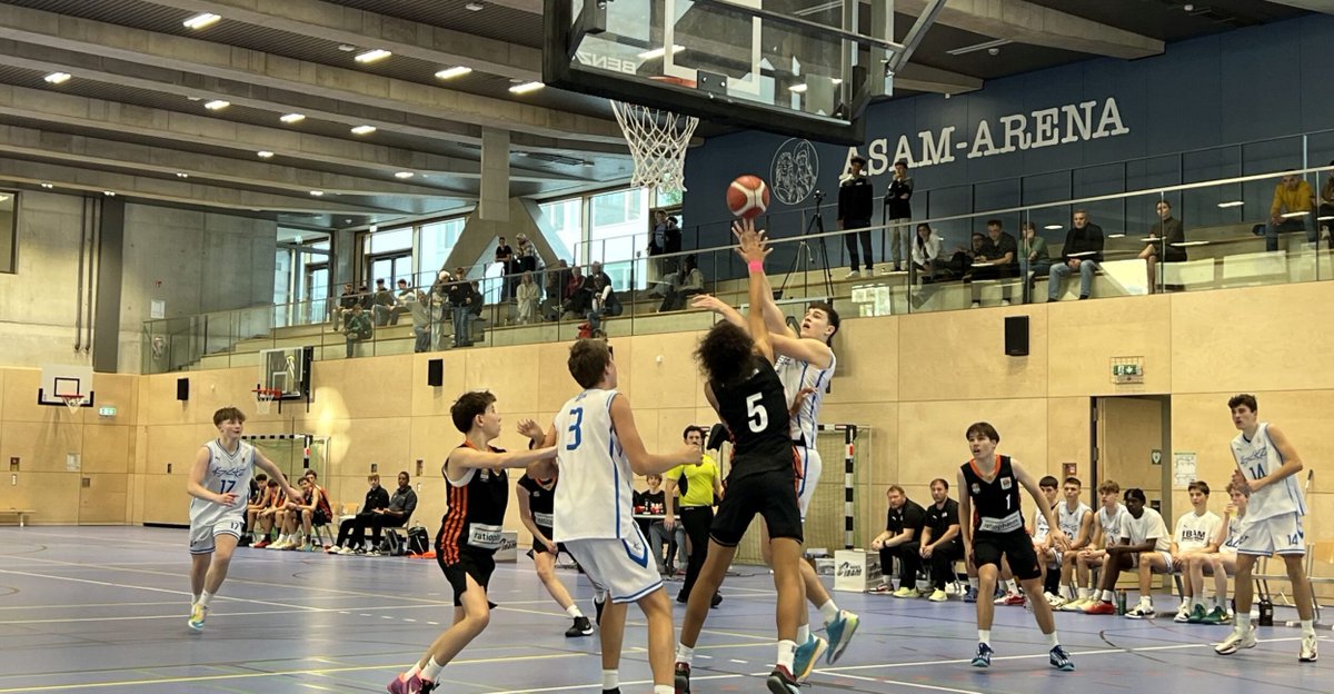 dieNBBL's tweet photo. #JBBL-Auftakt 2025: #BasketsJuniorsOldenburg verlieren Derby gegen #RASTAAcademy. #KICKZ IBAM München startet mit Statement-Sieg ins Jahr. In der Relegation glänzen #RostockSeawolves & #ROCKETSGotha & Spannung pur in #Bayreuth, wo die #Bayer Leverkusener hauchdünn siegen.#nextgen https://t.co/1fqysFIwpm