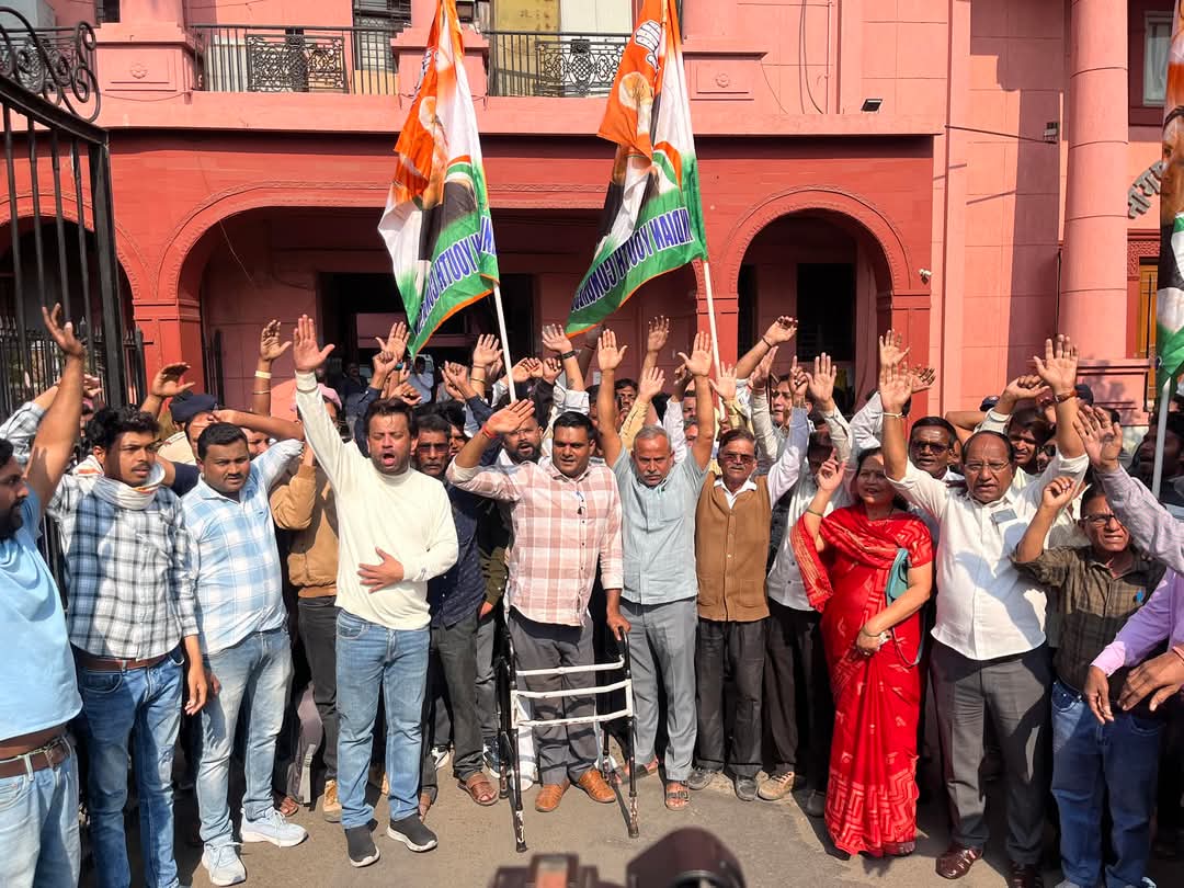 Buntyshelke_inc's tweet photo. “सुन लो घंटानाद की आवाज़,
जनता के हक की यही है गूंज आज।
नागपुर सुधार प्रन्यास को जगाने आए हैं,
हर अन्याय के खिलाफ लड़ने आए हैं।”

#GhantanadVirodh #NagpurCentral #JanHit https://t.co/TEj50bKLMq