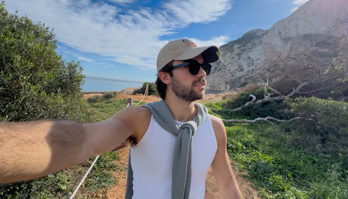 juliansaad00's tweet photo. 2 years ago, I ditched traditional goal-setting.

I stopped saying:

- “I’ll hit 6 figures by June.”
- “I’ll sign 5 clients this month.”

Instead, I started asking:

- “What kind of business do I want to build?”
- “What kind of person do I want to become?”

The result?

- Clients I love working with.
- Progress I’m proud of — without burnout.
- A business that feels aligned, not draining.

Goals are fleeting. Who you become in the process lasts forever.