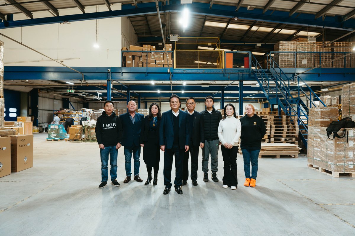 The UK team had a visit from the Group Chairman, Mr Li, and the management team 🙌

The team had valuable conversations about the year ahead. We are on a mission to make power smarter, greener, more affordable, more convenient and more friendly! 💛🤍