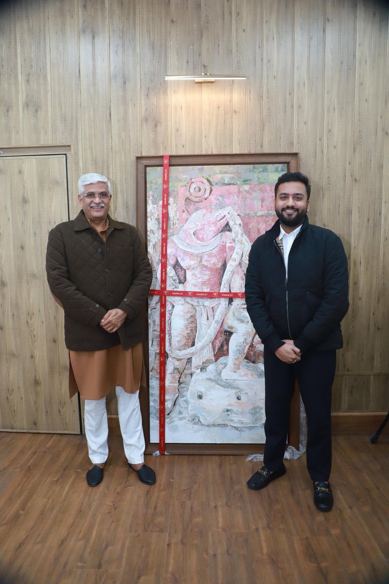gssjodhpur's tweet photo. A wonderful depiction of Varahi on canvas!

Nice to meet a young art entrepreneur Shri Samarth Mathur whose work through his venture Masha Art is empowering thousands of artisans. https://t.co/RzPHKu13Jv