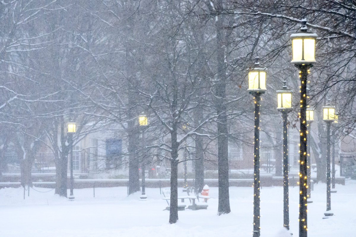 Celebrating the first Monday of 2025 with a snow day! hub.jhu.edu/gallery/2025/0…