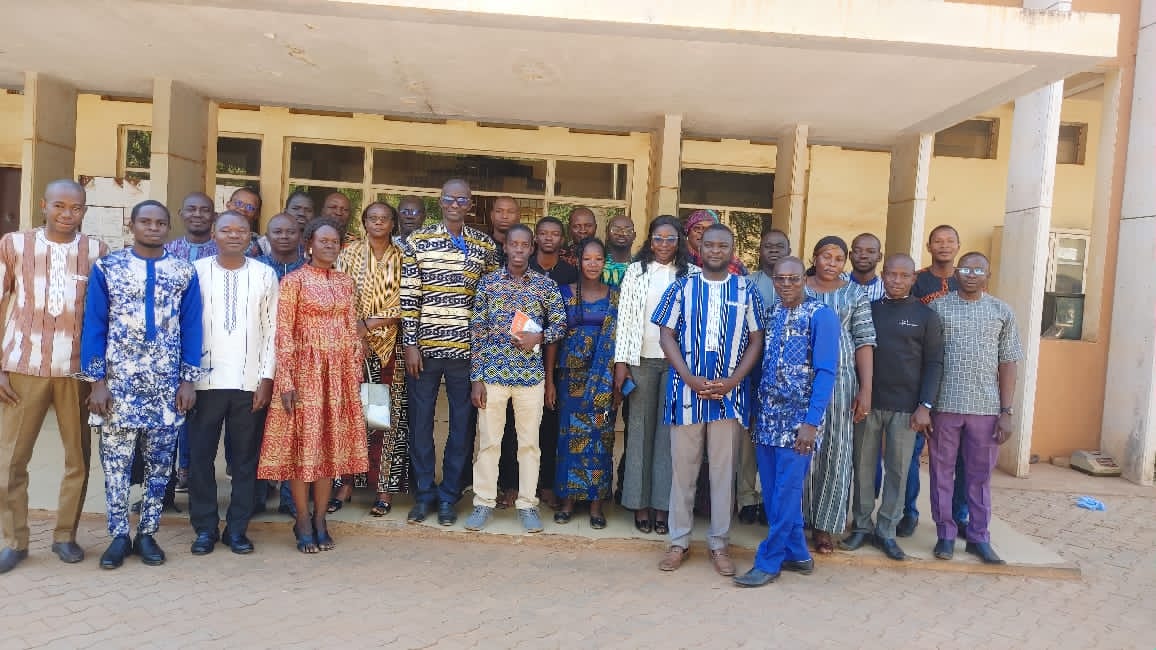 FAOBurkinaFaso's tweet photo. Présentation des rapports de formation de la 4e cohorte ISAVET: 2⃣0⃣ stagiaires ont participé à l'évaluation et au renforcement des compétences en épidémiologie vétérinaire au service de la santé animale.
Appui financier: @USAIDWestAfrica
appui technique: @FAOBurkinaFaso/ #ECTAD https://t.co/JWk0cniIJM