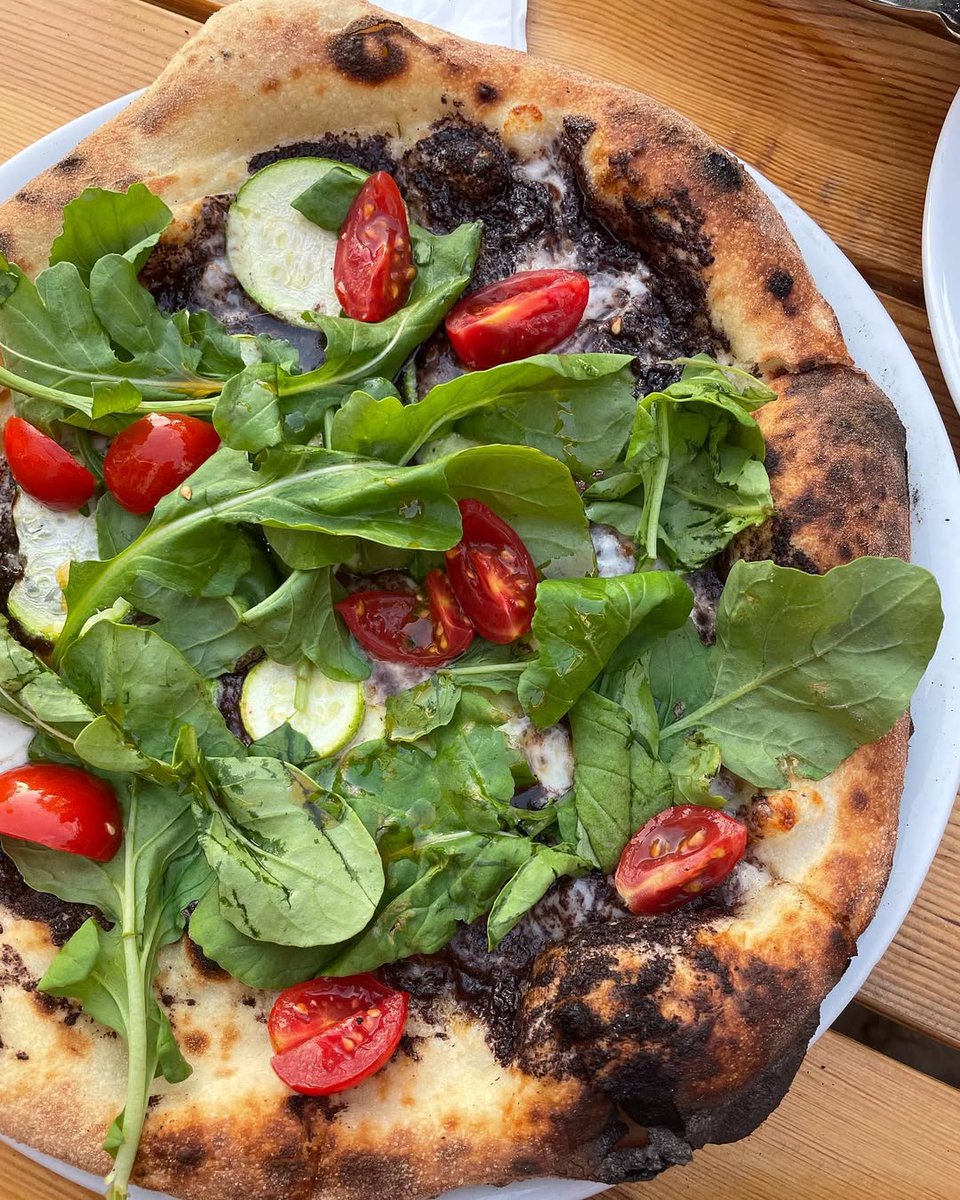 _Lisa0321's tweet image. Fresh veggies perfectly paired with a crispy pizza, colorful and full of flavor. Every bite is a healthy and delicious treat! 🍕🌱😋#FreshVeggies #CrispyPizza #HealthyEating #PizzaLovers #DeliciousBites #Foodie #ColorfulPlates #HealthyAndTasty #FoodPorn #GourmetPizza