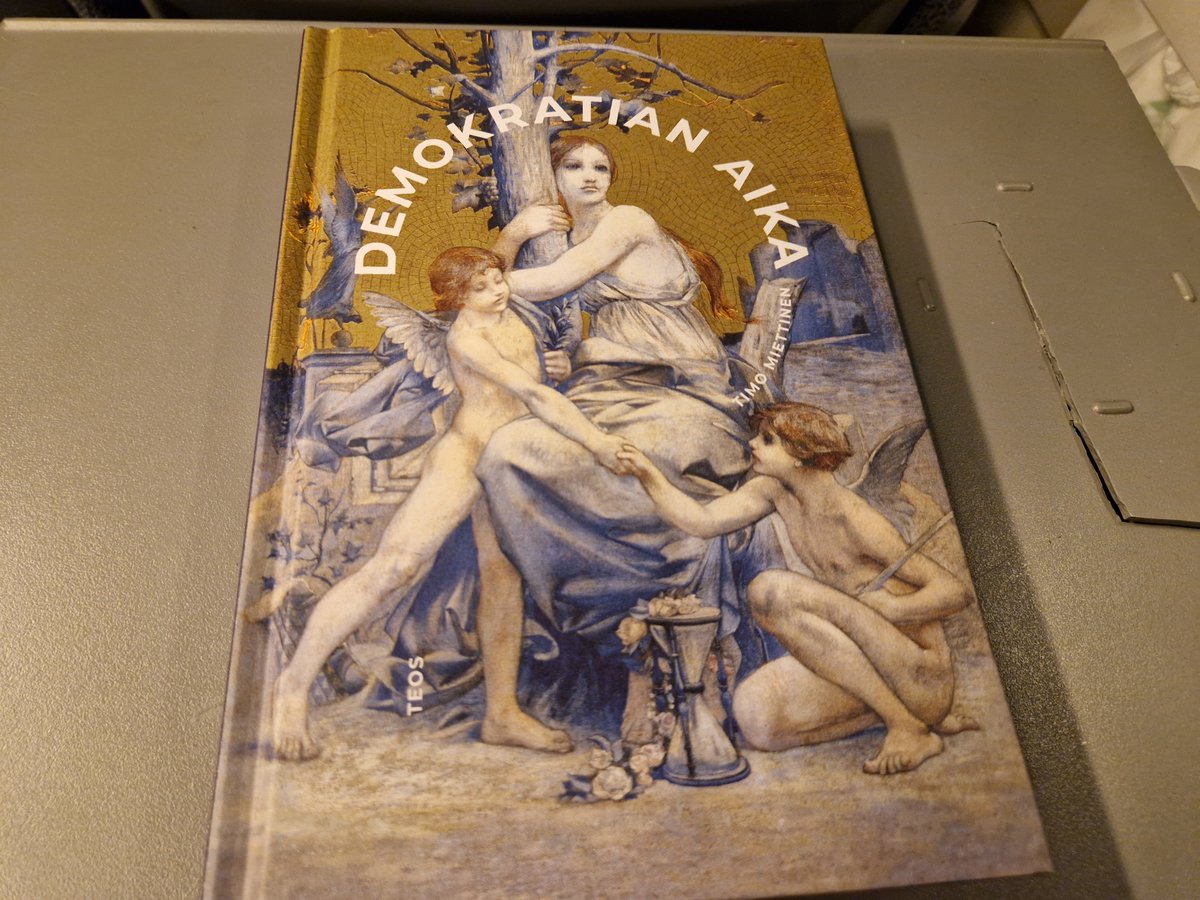 Aloitin siinä Turku-Tampere-junassa viimein tän <a href="/TimoMiettinen/">Timo Miettinen</a> uuden, hienon Demokratian aika -kirjan. Ja jatkan nyt. Tätä on kyllä kivaa ja ajatuksia herättävää lukea! Huikeaa on myös se, että kirjasta on ilmeisesti otettu jo 5. painos. Se luo toivoa tulevaan.