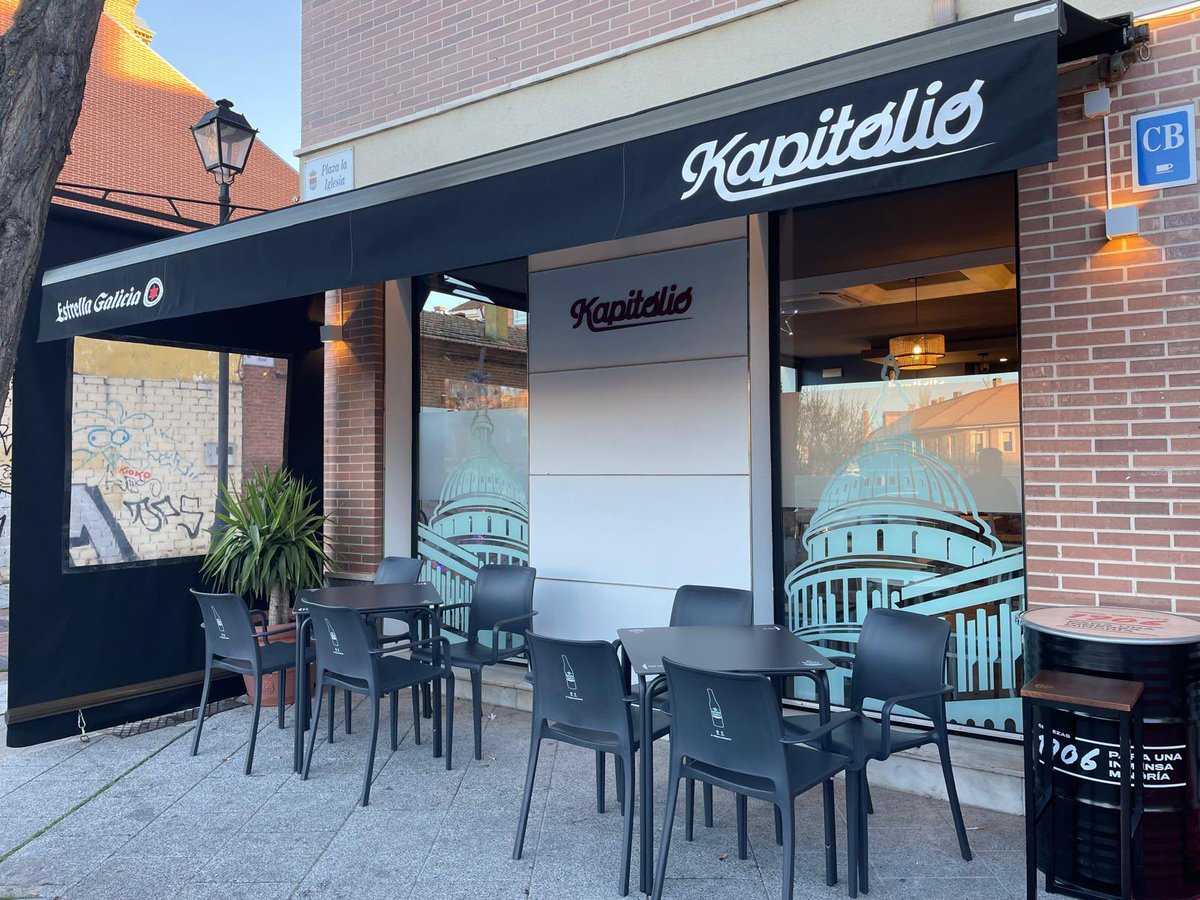 consultasergios's tweet photo. KAPITOLIO 🍷🥃🍺☕️🍖🫙🥘🥪

Gracias a tod@s, han sido 16 días de Lokos os lo prometo❤️.

Mañana volvemos a las 8h, va a ser un 2025 espectacular🤩.

🚨Ah! Y este finde 🐧🏍️🐧

Nos vemos en KAPITOLIO, en Plaza De la Iglesia 8 en Laguna de Duero. https://t.co/yTG9hyd207